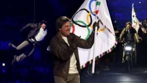 tom cruise paris olympics stunts